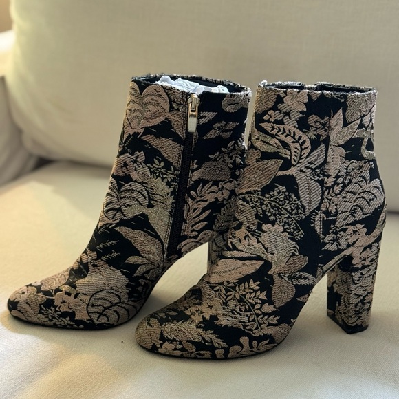 Neiman Marcus Bucasia Floral Brocade Ankle Boot | Color: Black, Gold | Size: 10 - Picture 4 of 14